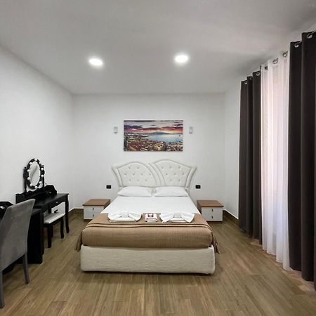 Beb Sott O Pont Napoli Apartment Екстериор снимка